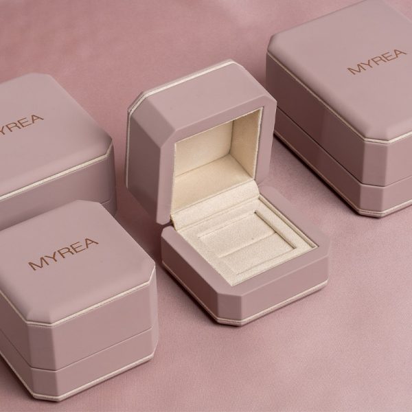 Myrea Box